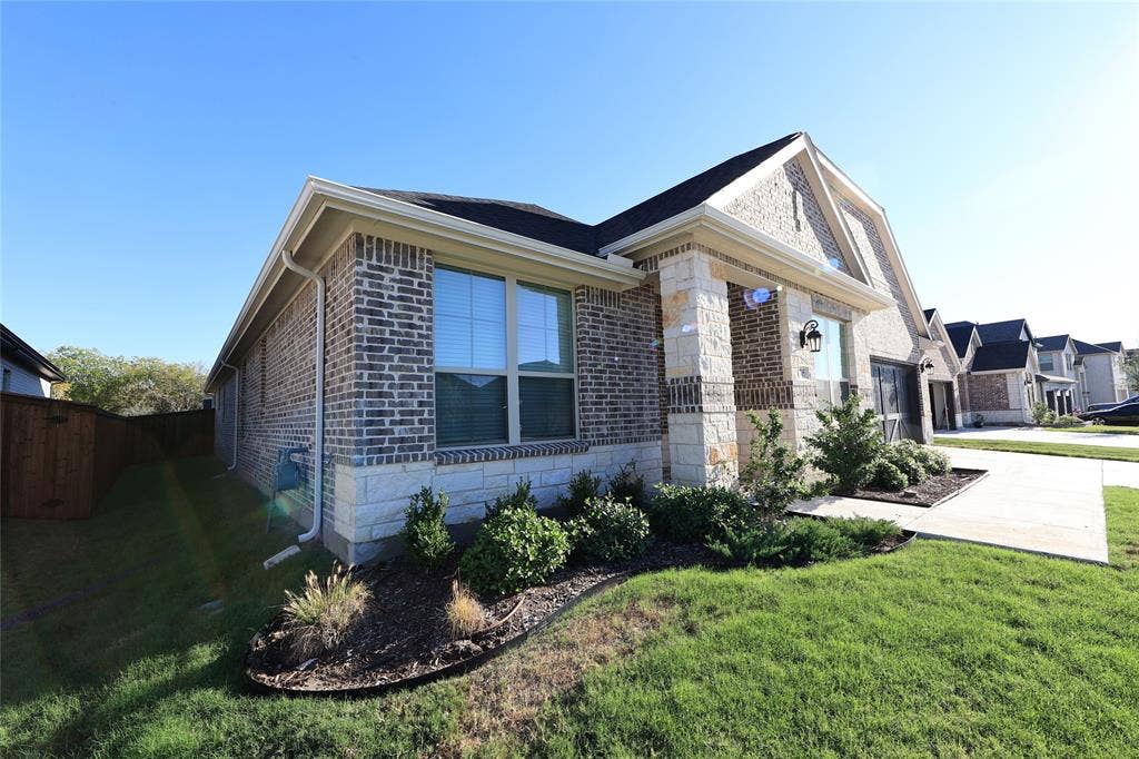2305 Valencia Drive, Little Elm, TX 75068