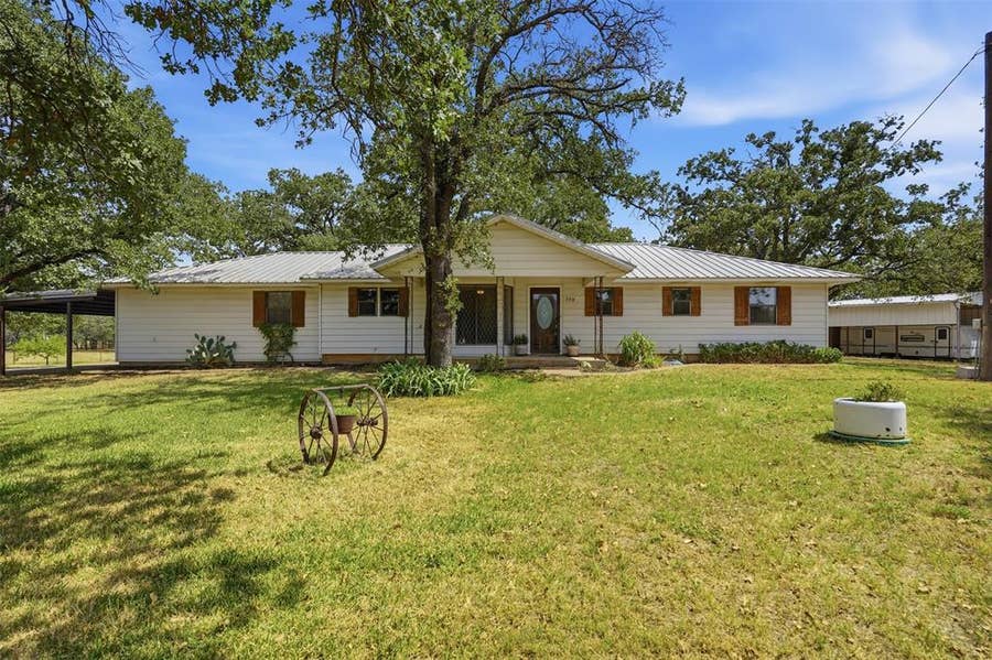 Property photo for 209 County Road 4917, Newark, TX