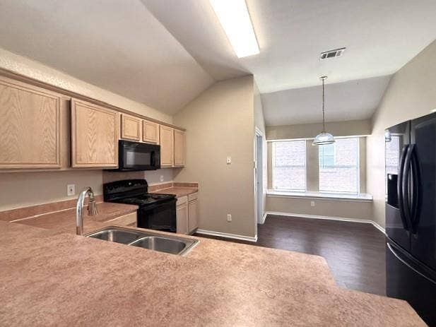 2218 W Thoroughbred Drive, Lancaster, TX 75146 2218 W Thoroughbred Drive, Lancaster, TX 75146
