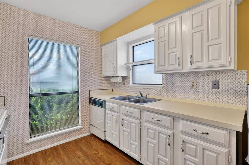 2950 San Diego Drive, Dallas, TX 75228 2950 San Diego Drive, Dallas, TX 75228