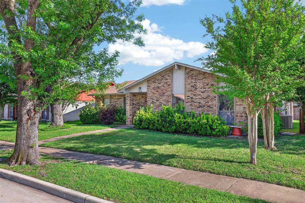 2950 San Diego Drive, Dallas, TX 75228 2950 San Diego Drive, Dallas, TX 75228