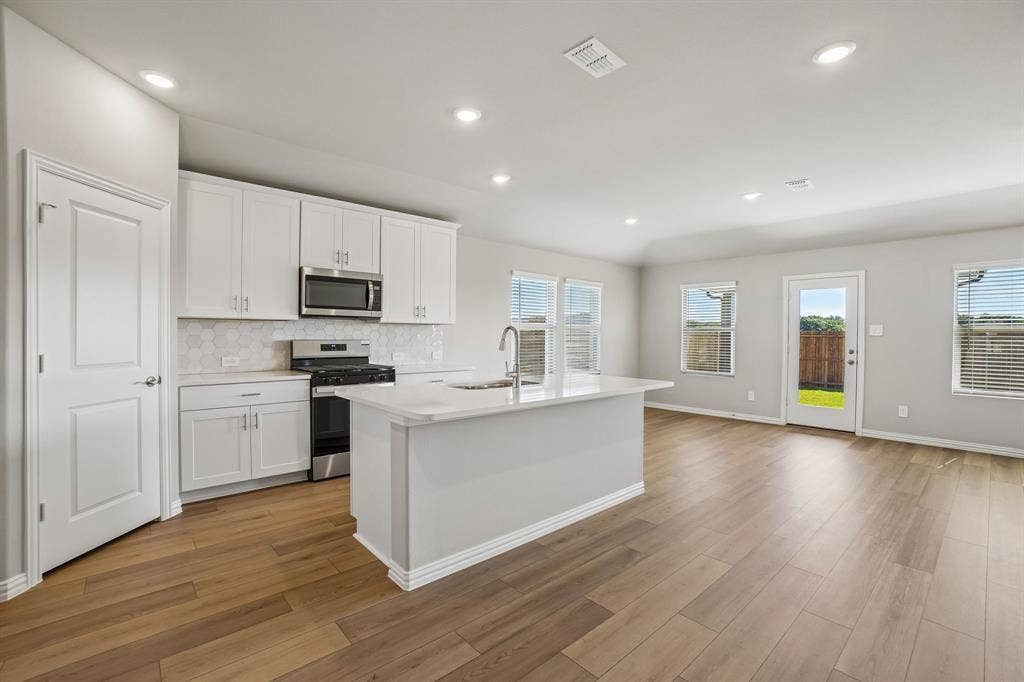 2816 Nicole Drive, Denton, TX 76208 Photo is not of the actual home, but is an inspirational photo of builder’s model home and may depict options, furnishings, and/or decorator features that are not included.
