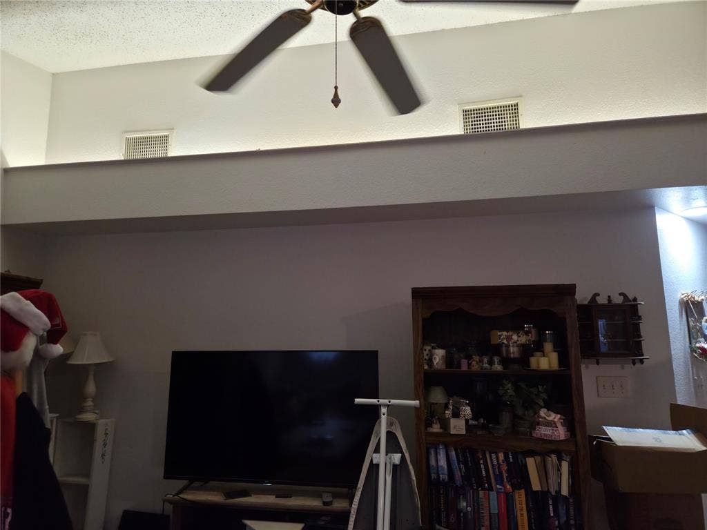 707 W Embercrest, Arlington, TX 76017