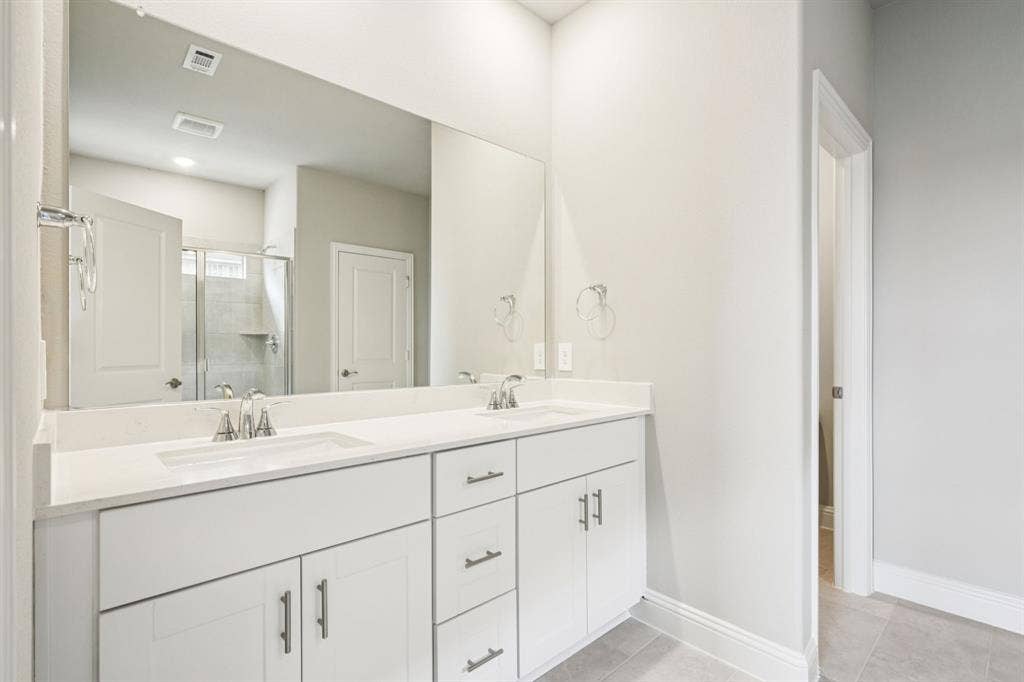 1211 Winters Way, Princeton, TX 75071 Photo is not of the actual home, but is an inspirational photo of builder’s model home and may depict options, furnishings, and/or decorator features that are not included.