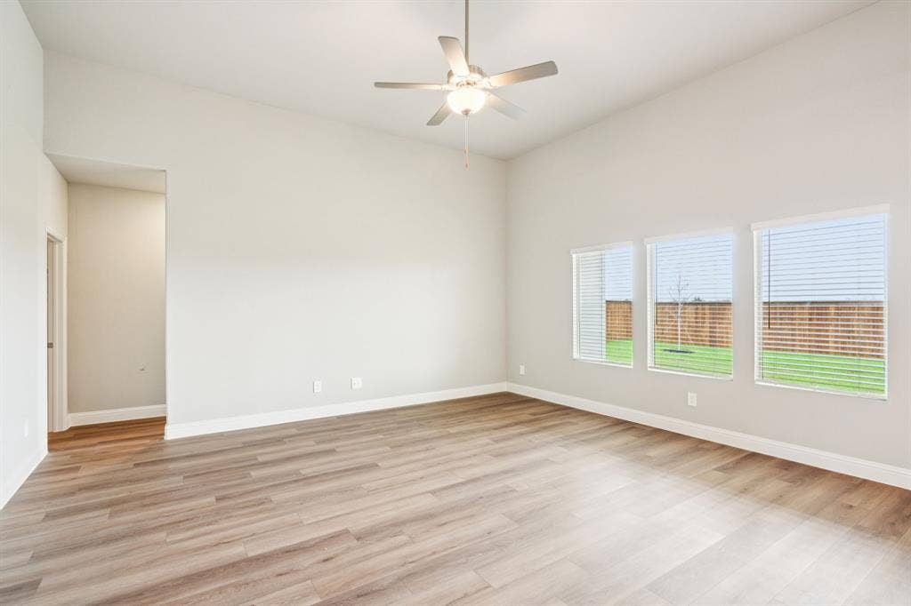 1211 Winters Way, Princeton, TX 75071 Photo is not of the actual home, but is an inspirational photo of builder’s model home and may depict options, furnishings, and/or decorator features that are not included.