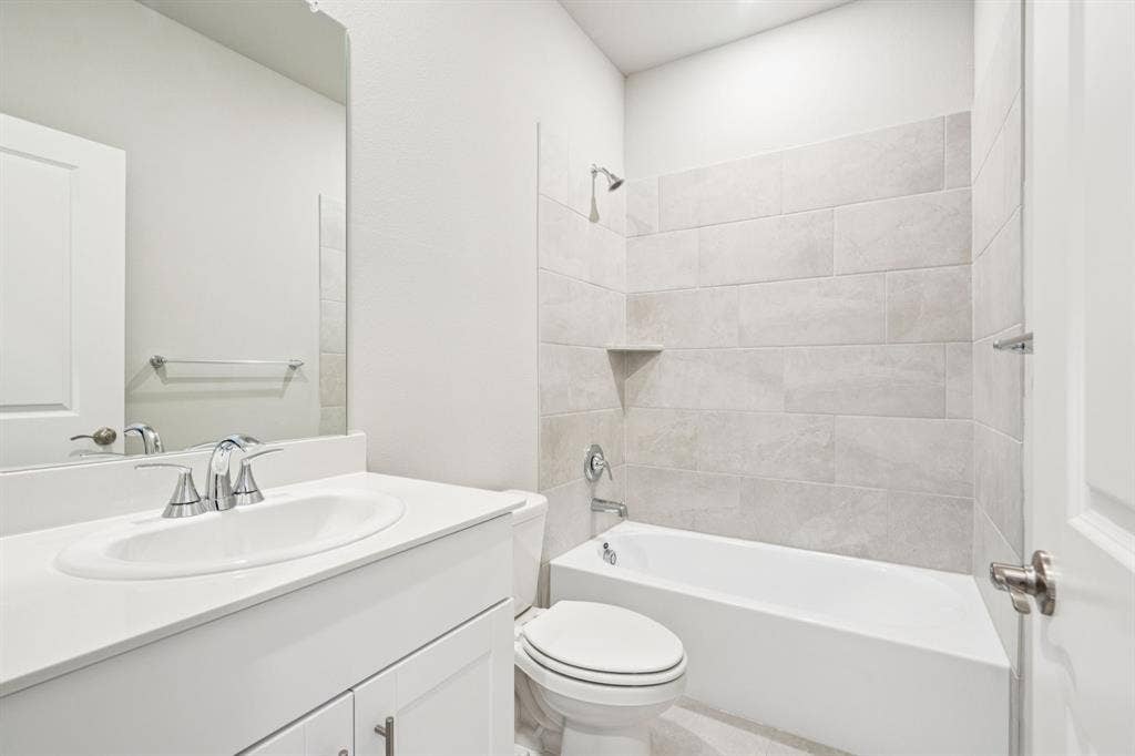 1211 Winters Way, Princeton, TX 75071 Photo is not of the actual home, but is an inspirational photo of builder’s model home and may depict options, furnishings, and/or decorator features that are not included.