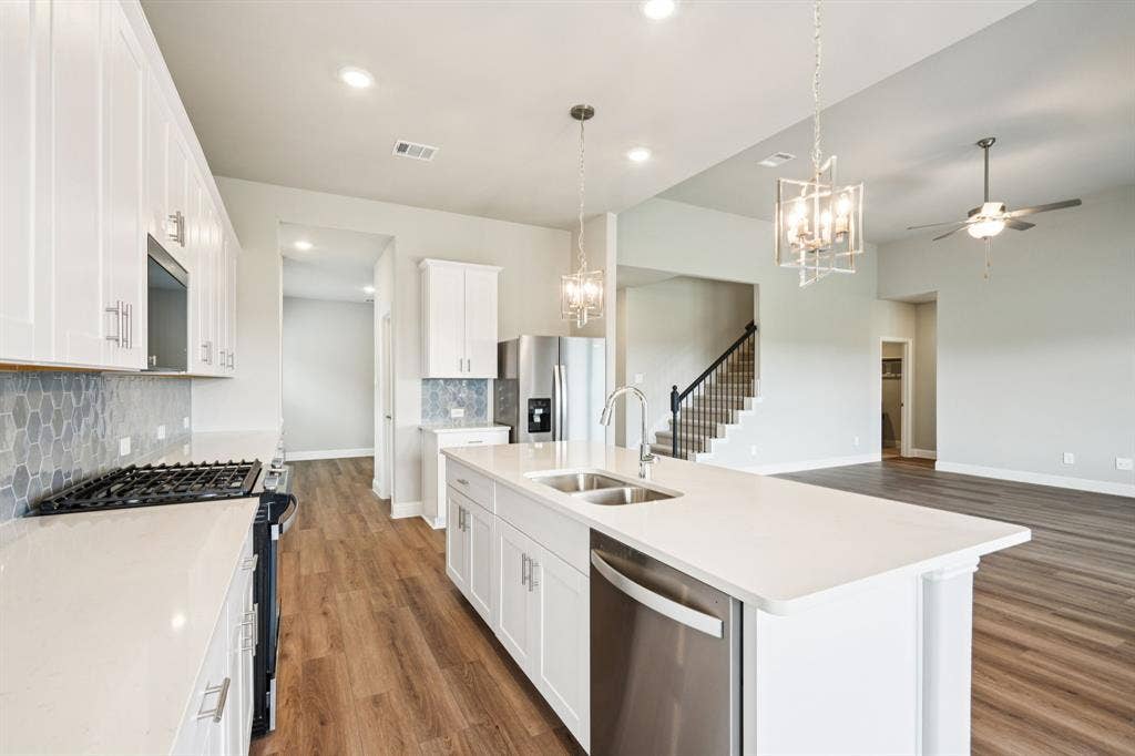 1211 Winters Way, Princeton, TX 75071 Photo is not of the actual home, but is an inspirational photo of builder’s model home and may depict options, furnishings, and/or decorator features that are not included.