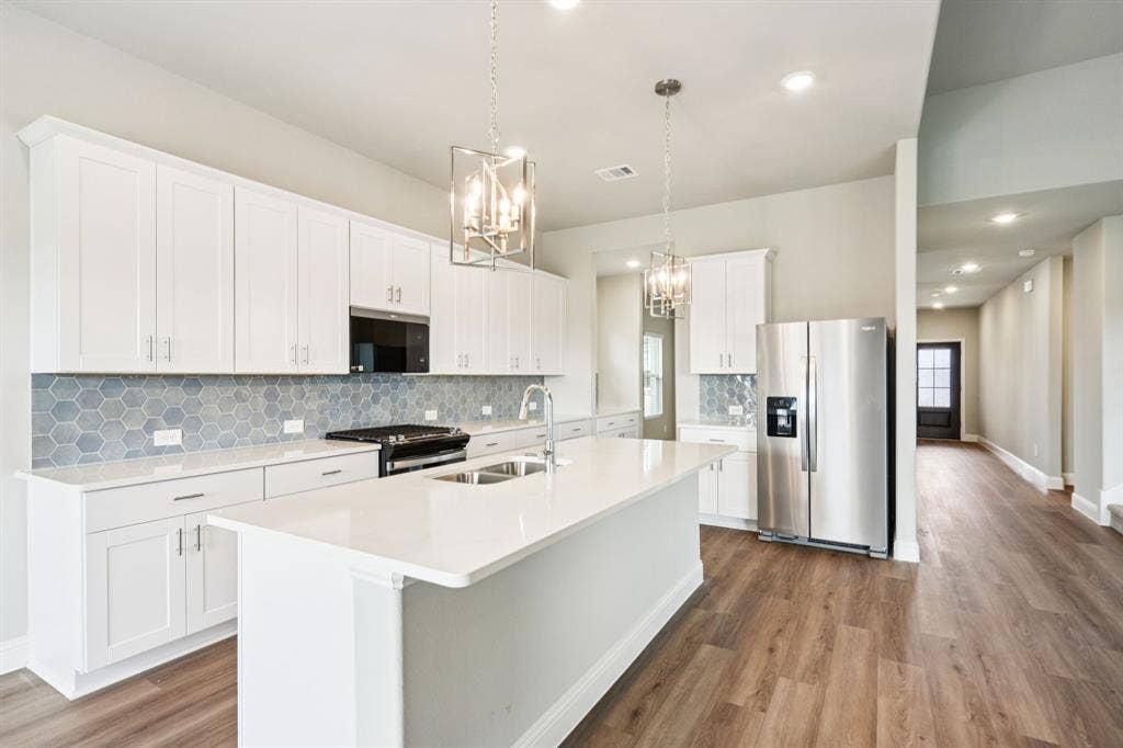 1211 Winters Way, Princeton, TX 75071 Photo is not of the actual home, but is an inspirational photo of builder’s model home and may depict options, furnishings, and/or decorator features that are not included.