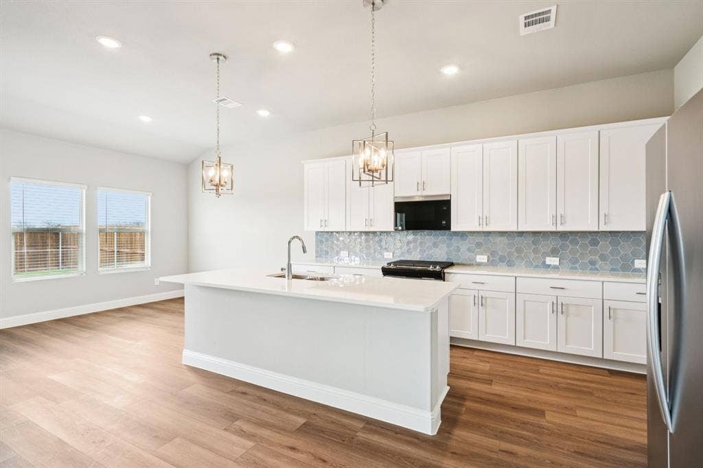 1211 Winters Way, Princeton, TX 75071 Photo is not of the actual home, but is an inspirational photo of builder’s model home and may depict options, furnishings, and/or decorator features that are not included.