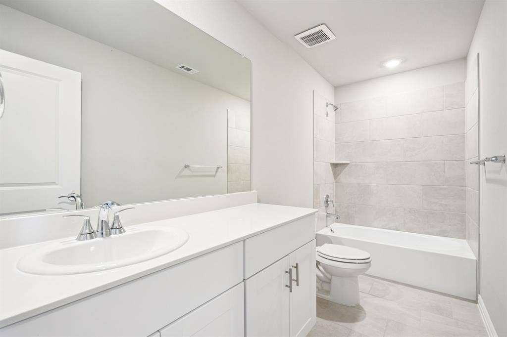 1211 Winters Way, Princeton, TX 75071 Photo is not of the actual home, but is an inspirational photo of builder’s model home and may depict options, furnishings, and/or decorator features that are not included.