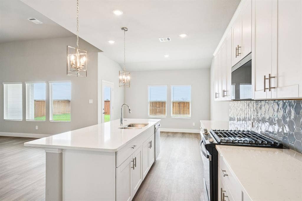 1211 Winters Way, Princeton, TX 75071 Photo is not of the actual home, but is an inspirational photo of builder’s model home and may depict options, furnishings, and/or decorator features that are not included.