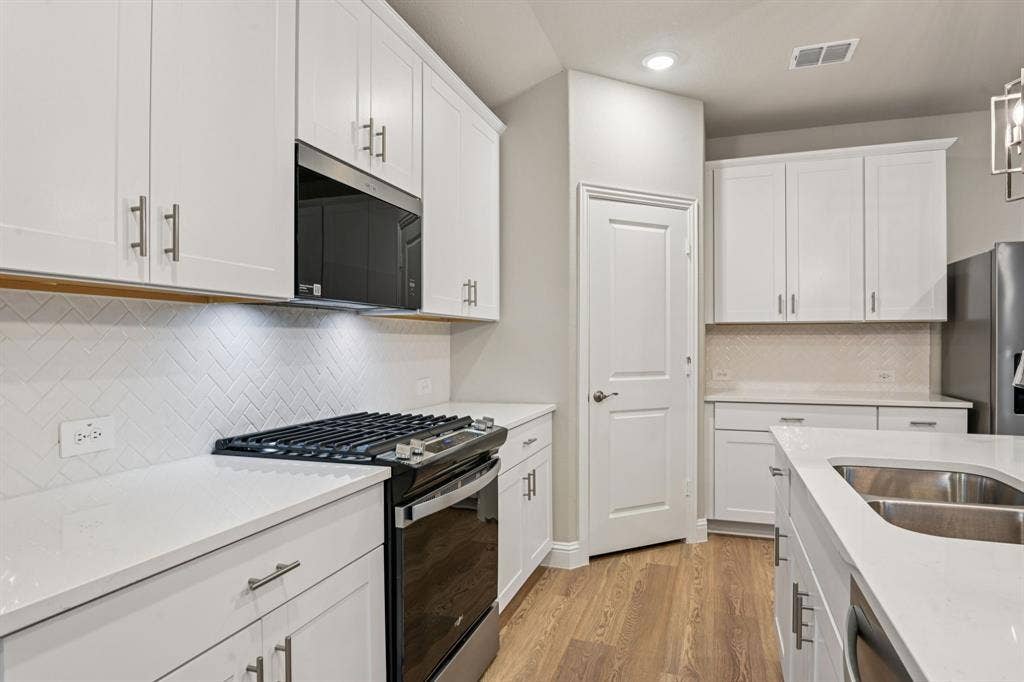 1202 Morrell Drive, Princeton, TX 75071 Photo is not of the actual home, but is an inspirational photo of builder’s model home and may depict options, furnishings, and/or decorator features that are not included.