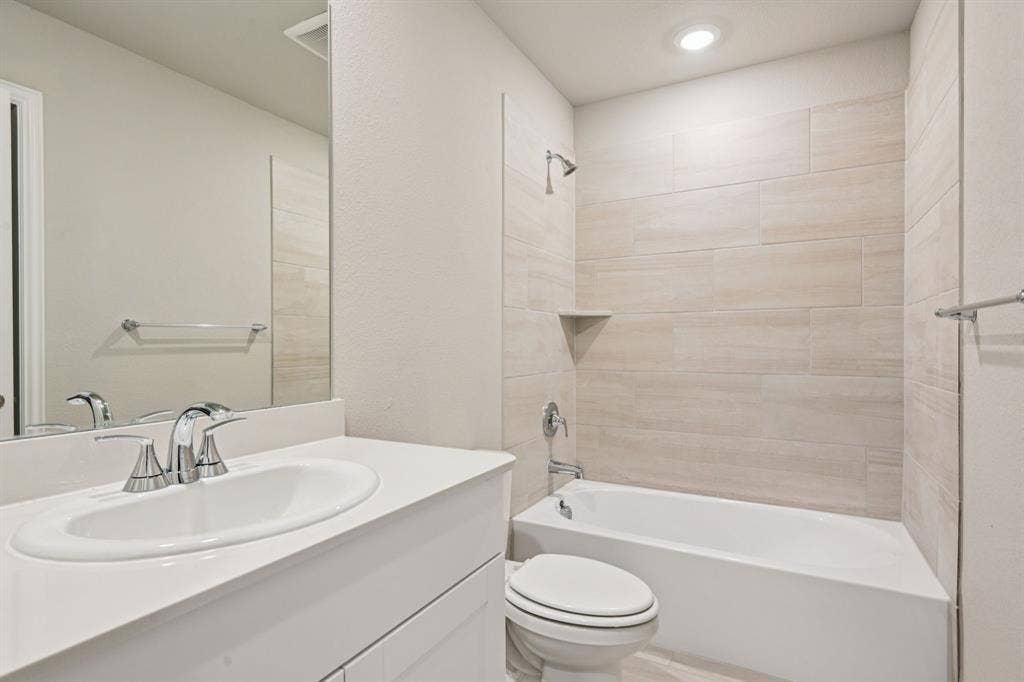 1202 Morrell Drive, Princeton, TX 75071 Photo is not of the actual home, but is an inspirational photo of builder’s model home and may depict options, furnishings, and/or decorator features that are not included.