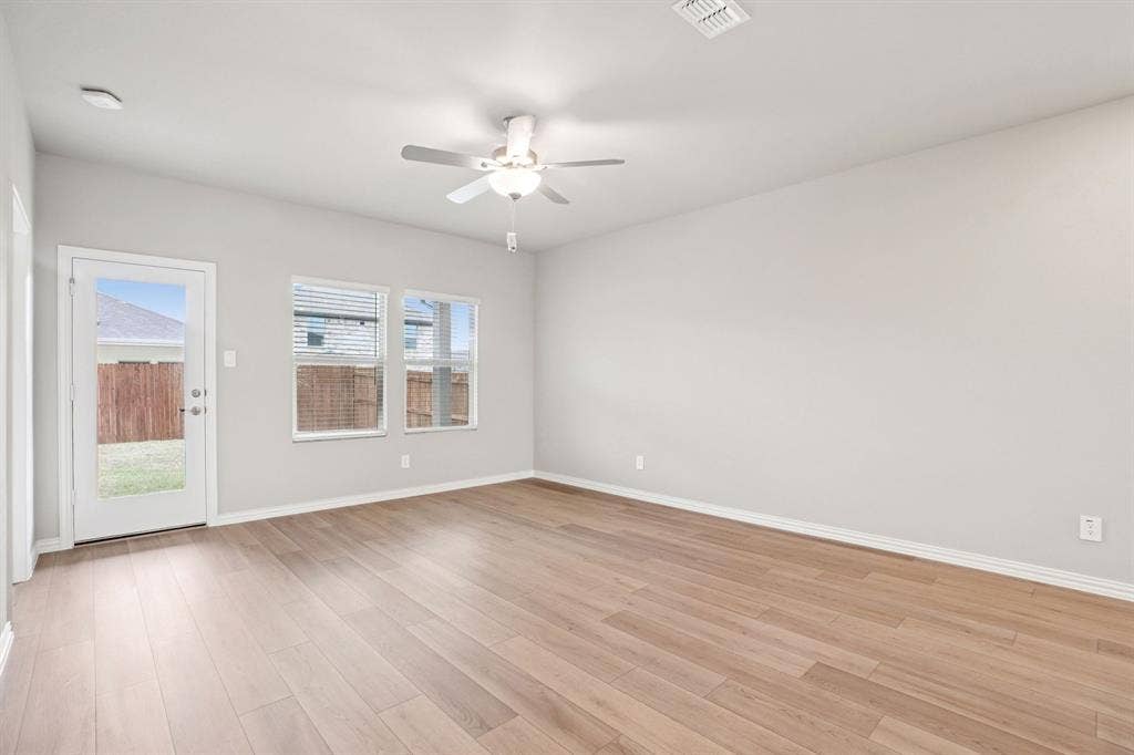 205 Decoursey Drive, Princeton, TX 75071 Photo is not of the actual home, but is an inspirational photo of builder’s model home and may depict options, furnishings, and/or decorator features that are not included.