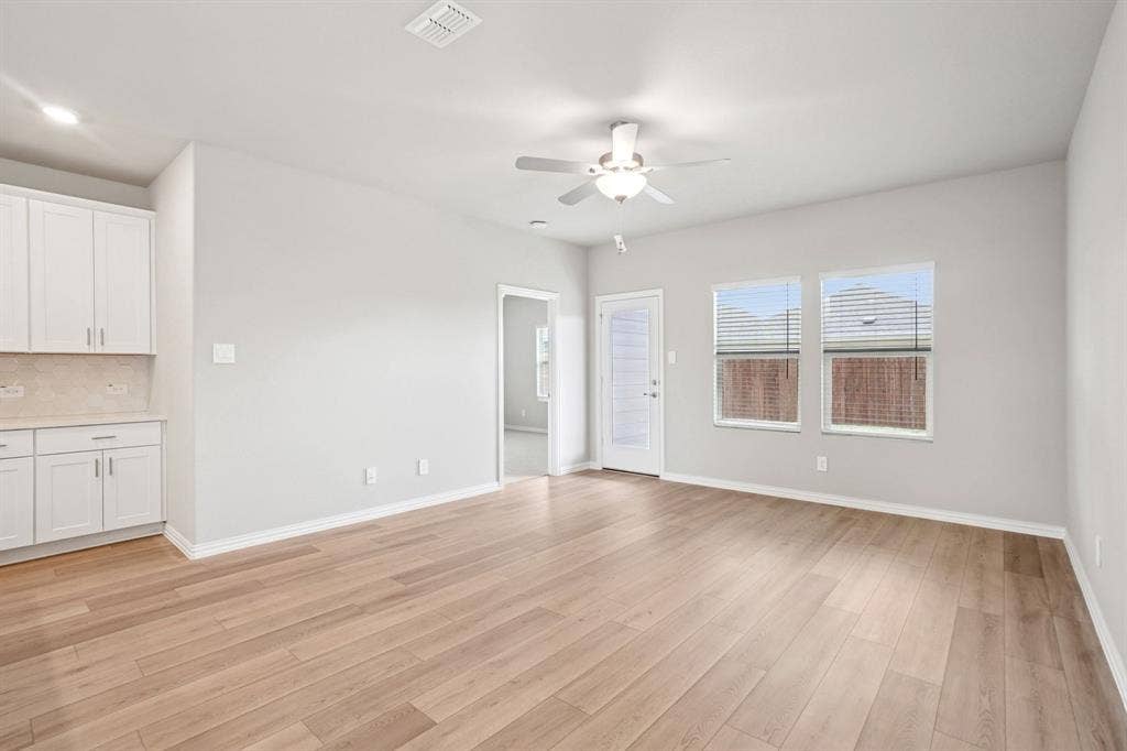 205 Decoursey Drive, Princeton, TX 75071 Photo is not of the actual home, but is an inspirational photo of builder’s model home and may depict options, furnishings, and/or decorator features that are not included.