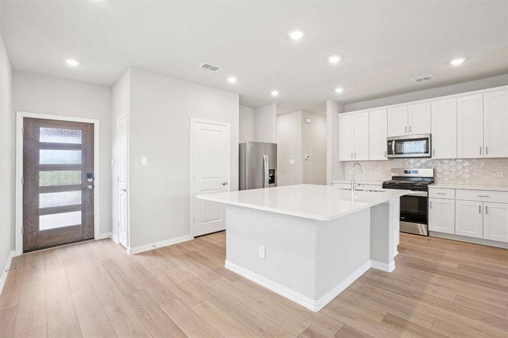 205 Decoursey Drive, Princeton, TX 75071 Photo is not of the actual home, but is an inspirational photo of builder’s model home and may depict options, furnishings, and/or decorator features that are not included.