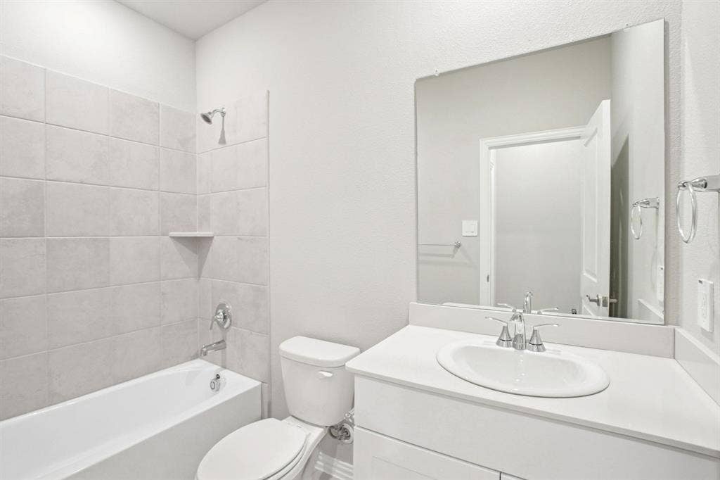 205 Decoursey Drive, Princeton, TX 75071 Photo is not of the actual home, but is an inspirational photo of builder’s model home and may depict options, furnishings, and/or decorator features that are not included.