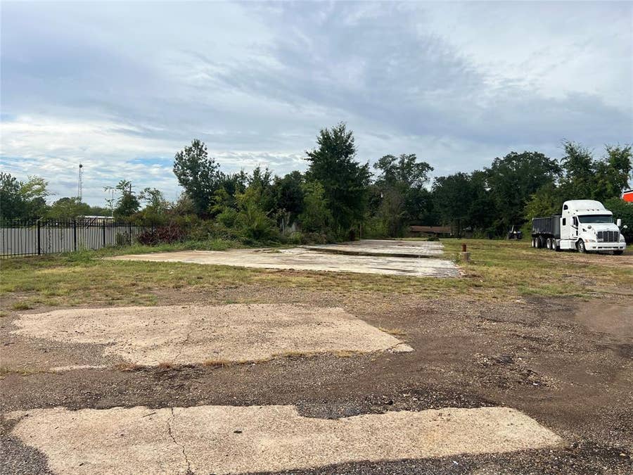 Property photo for 3444 Greenwood Road, Shreveport, LA