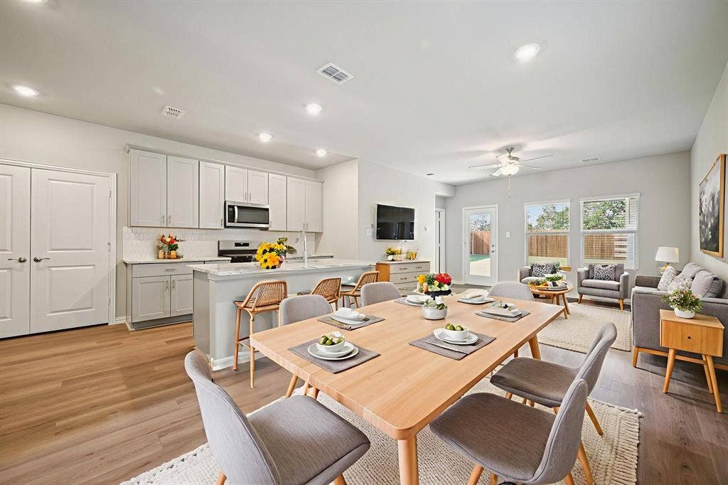 201 Decoursey Drive, Princeton, TX 75071 Photo is not of the actual home, but is an inspirational photo of builder’s model home and may depict options, furnishings, and/or decorator features that are not included.