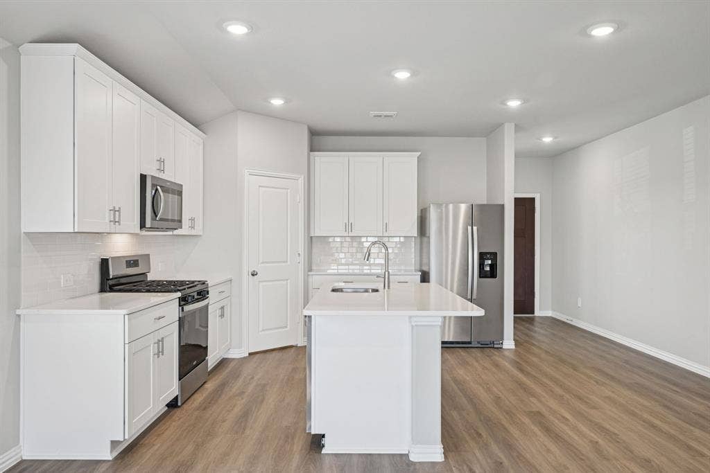 1760 Onion Creek Place, Crandall, TX 75114 Photo is not of the actual home, but is an inspirational photo of builder’s model home and may depict options, furnishings, and/or decorator features that are not included.