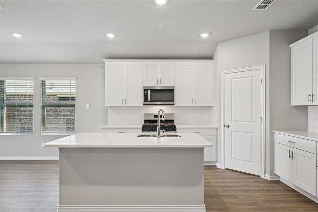 1760 Onion Creek Place, Crandall, TX 75114 Photo is not of the actual home, but is an inspirational photo of builder’s model home and may depict options, furnishings, and/or decorator features that are not included.