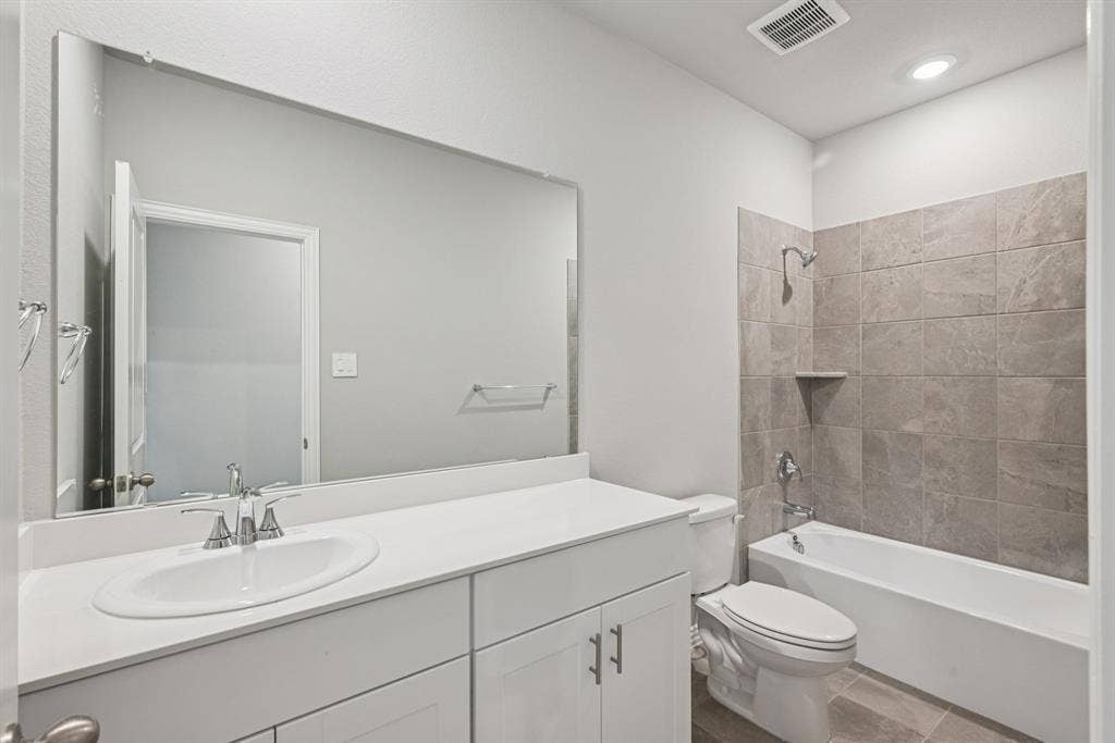 1760 Onion Creek Place, Crandall, TX 75114 Photo is not of the actual home, but is an inspirational photo of builder’s model home and may depict options, furnishings, and/or decorator features that are not included.