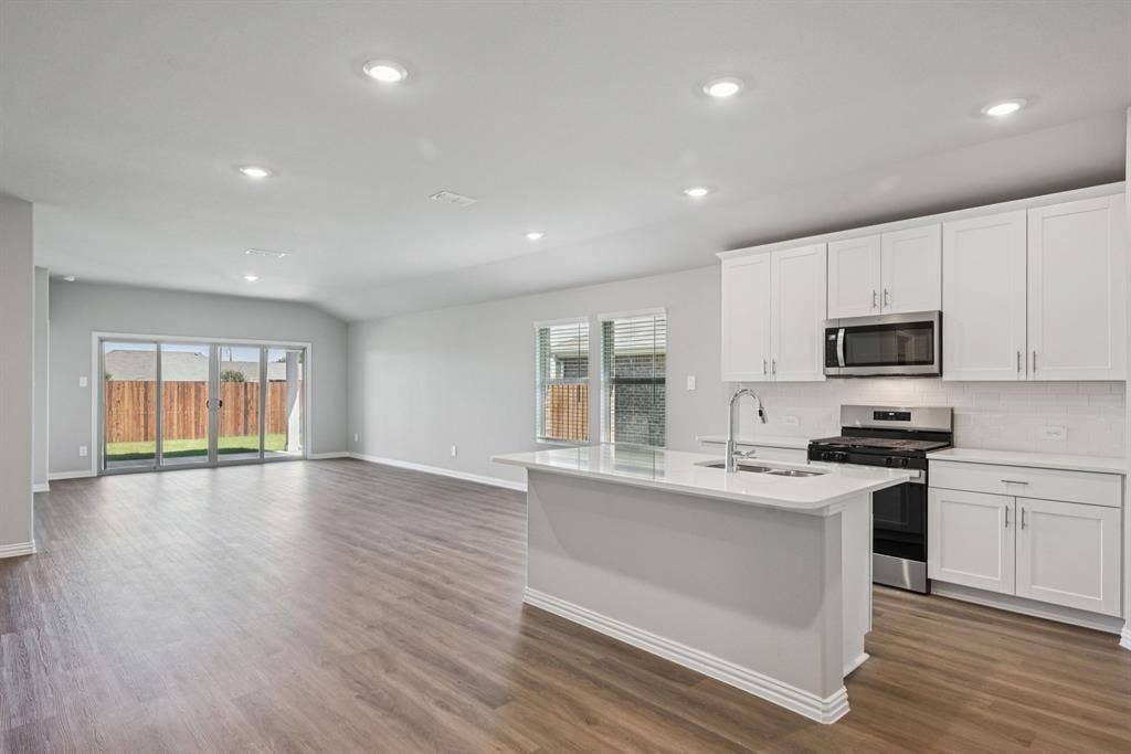 1760 Onion Creek Place, Crandall, TX 75114 Photo is not of the actual home, but is an inspirational photo of builder’s model home and may depict options, furnishings, and/or decorator features that are not included.
