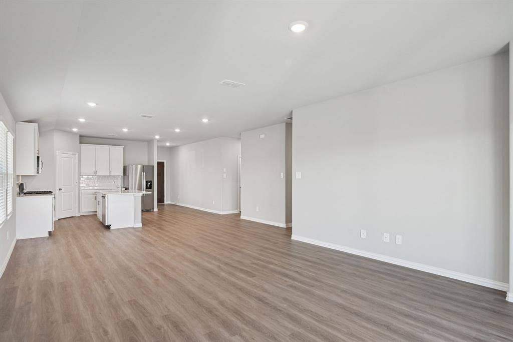 1760 Onion Creek Place, Crandall, TX 75114 Photo is not of the actual home, but is an inspirational photo of builder’s model home and may depict options, furnishings, and/or decorator features that are not included.