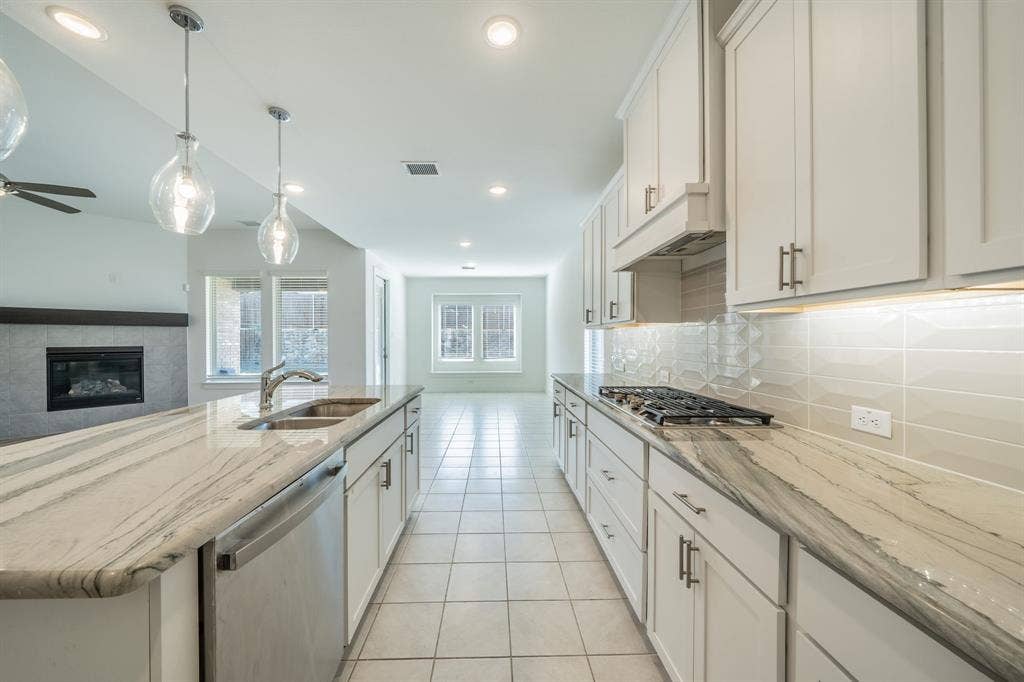 821 Reynolds Drive, Fate, TX 75087 821 Reynolds Drive, Fate, TX 75087