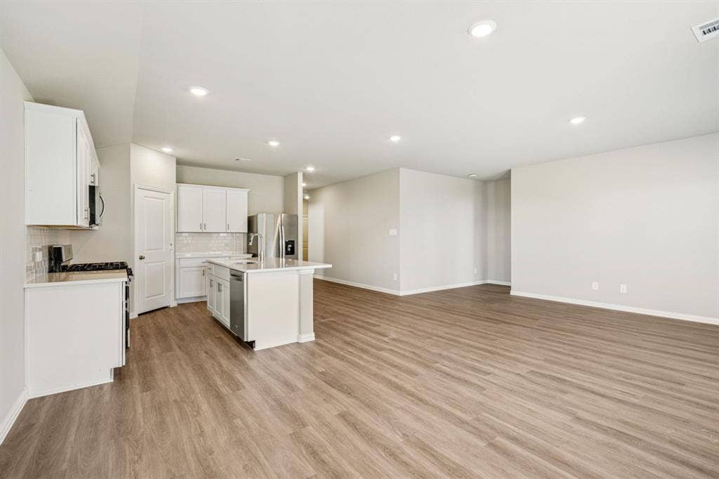 1759 Onion Creek Place, Crandall, TX 75114 Photo is not of the actual home, but is an inspirational photo of builder’s model home and may depict options, furnishings, and/or decorator features that are not included.
