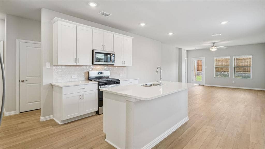 1741 Gardendale Hollow Lane, Anna, TX 75409 Photo is not of the actual home, but is an inspirational photo of builder’s model home and may depict options, furnishings, and/or decorator features that are not included.