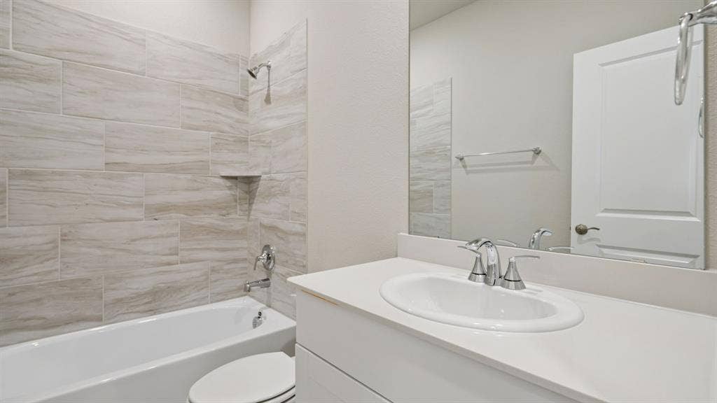 1741 Gardendale Hollow Lane, Anna, TX 75409 Photo is not of the actual home, but is an inspirational photo of builder’s model home and may depict options, furnishings, and/or decorator features that are not included.