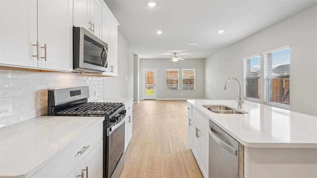 1741 Gardendale Hollow Lane, Anna, TX 75409 Photo is not of the actual home, but is an inspirational photo of builder’s model home and may depict options, furnishings, and/or decorator features that are not included.