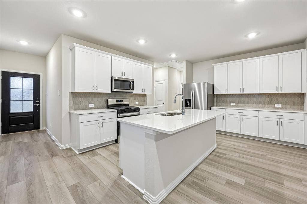 1737 Gardendale Hollow Lane, Anna, TX 75409 Photo is not of the actual home, but is an inspirational photo of builder’s model home and may depict options, furnishings, and/or decorator features that are not included.