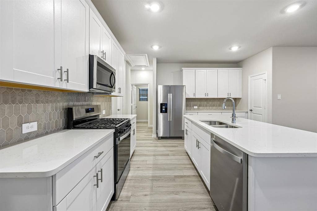1737 Gardendale Hollow Lane, Anna, TX 75409 Photo is not of the actual home, but is an inspirational photo of builder’s model home and may depict options, furnishings, and/or decorator features that are not included.
