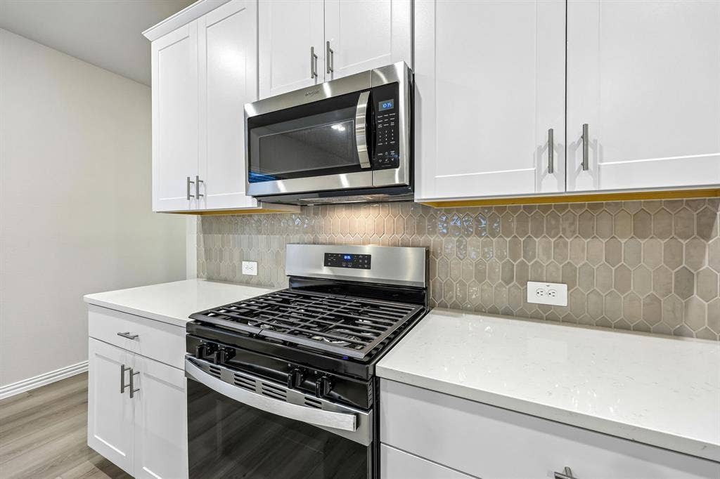1737 Gardendale Hollow Lane, Anna, TX 75409 Photo is not of the actual home, but is an inspirational photo of builder’s model home and may depict options, furnishings, and/or decorator features that are not included.