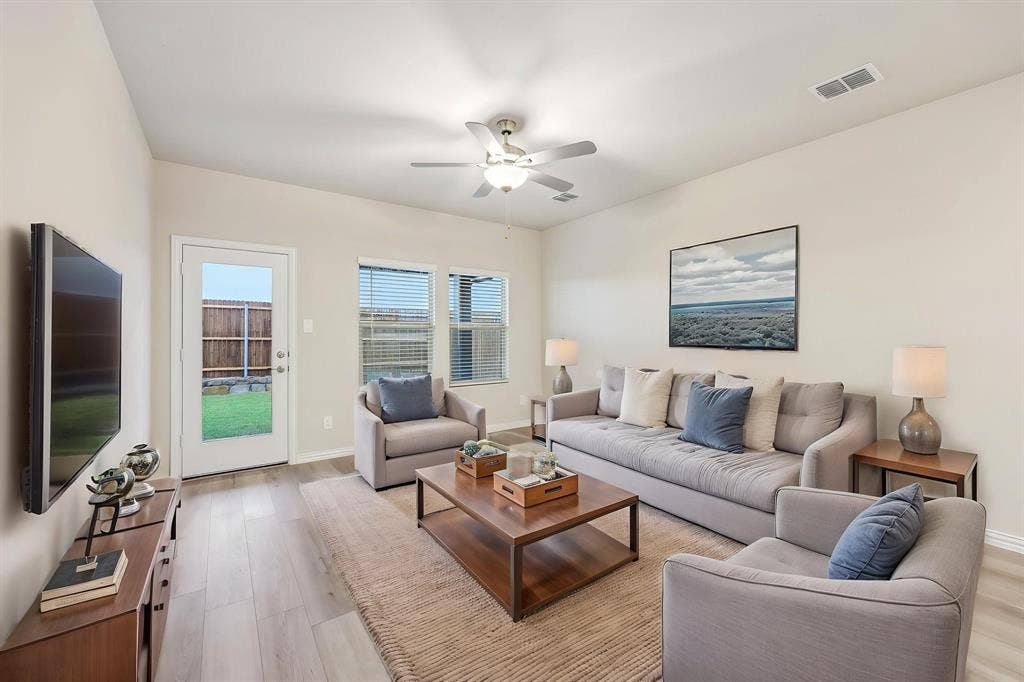 1737 Gardendale Hollow Lane, Anna, TX 75409 Photo is not of the actual home, but is an inspirational photo of builder’s model home and may depict options, furnishings, and/or decorator features that are not included.