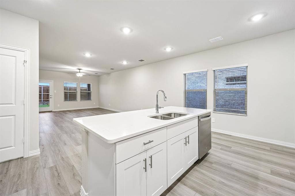1737 Gardendale Hollow Lane, Anna, TX 75409 Photo is not of the actual home, but is an inspirational photo of builder’s model home and may depict options, furnishings, and/or decorator features that are not included.