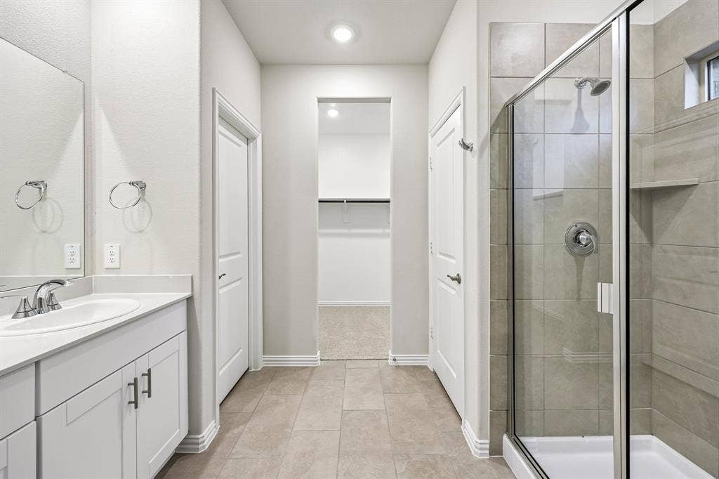 1737 Gardendale Hollow Lane, Anna, TX 75409 Photo is not of the actual home, but is an inspirational photo of builder’s model home and may depict options, furnishings, and/or decorator features that are not included.