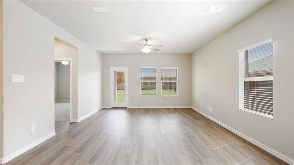 1733 Gardendale Hollow Lane, Anna, TX 75409 Photo is not of the actual home, but is an inspirational photo of builder’s model home and may depict options, furnishings, and/or decorator features that are not included.