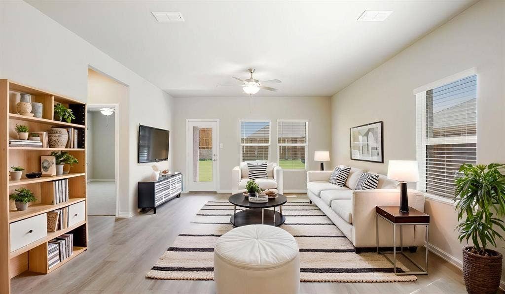 1733 Gardendale Hollow Lane, Anna, TX 75409 Photo is not of the actual home, but is an inspirational photo of builder’s model home and may depict options, furnishings, and/or decorator features that are not included.