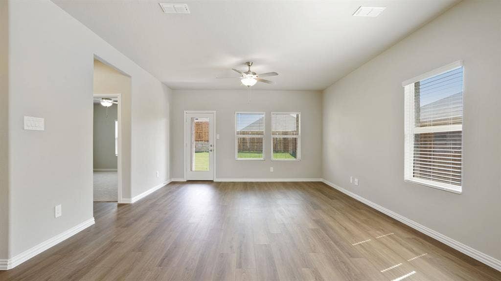 1733 Gardendale Hollow Lane, Anna, TX 75409 Photo is not of the actual home, but is an inspirational photo of builder’s model home and may depict options, furnishings, and/or decorator features that are not included.