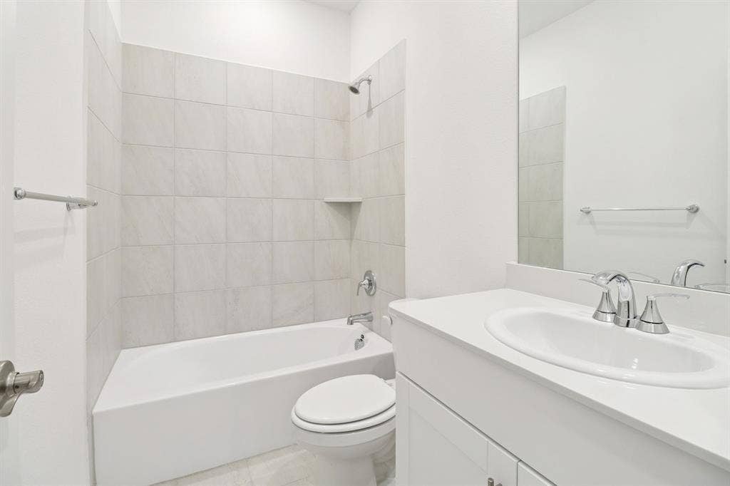 Photo is not of the actual home, but is an inspirational photo of builder’s model home and may depict options, furnishings, and/or decorator features that are not included.