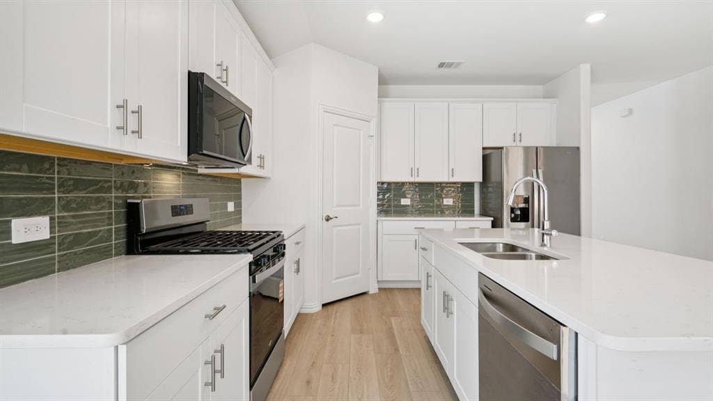 1204 Morrell Drive, Princeton, TX 75071 Photo is not of the actual home, but is an inspirational photo of builder’s model home and may depict options, furnishings, and/or decorator features that are not included.
