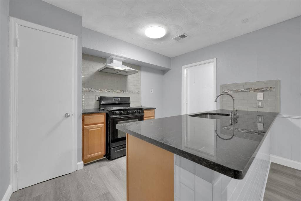 301 S Forest Crest Drive, Garland, TX 75042 301 S Forest Crest Drive, Garland, TX 75042