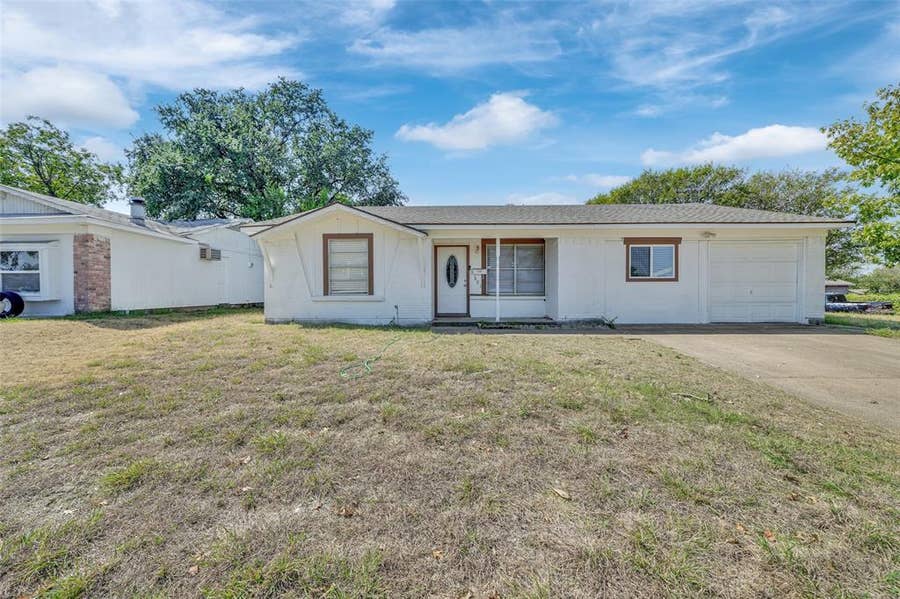 Property photo for 301 S Forest Crest Drive, Garland, TX