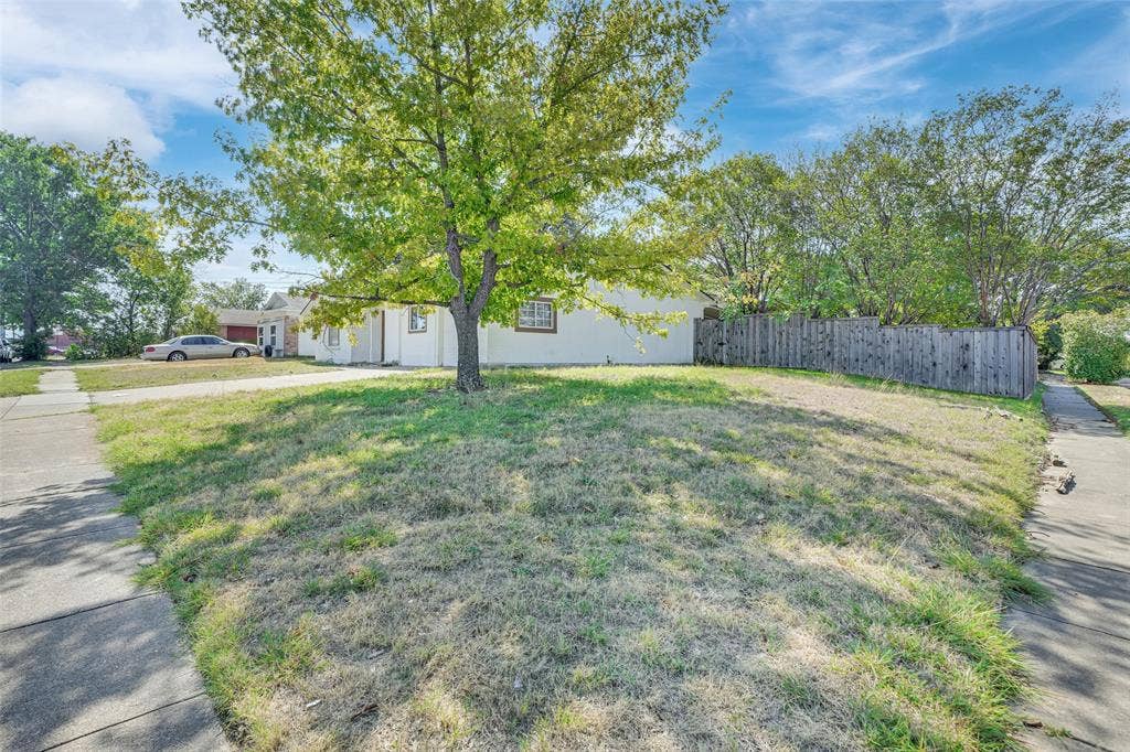 301 S Forest Crest Drive, Garland, TX 75042 301 S Forest Crest Drive, Garland, TX 75042