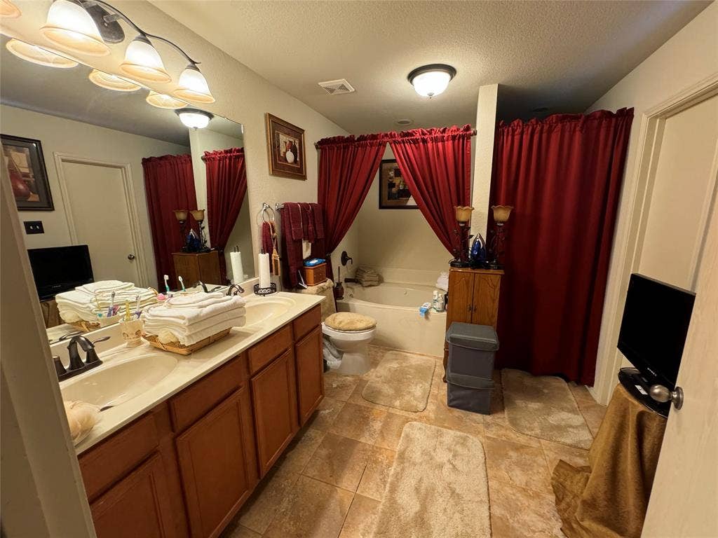 221 Blue Roan Drive, Waxahachie, TX 75165 221 Blue Roan Drive, Waxahachie, TX 75165