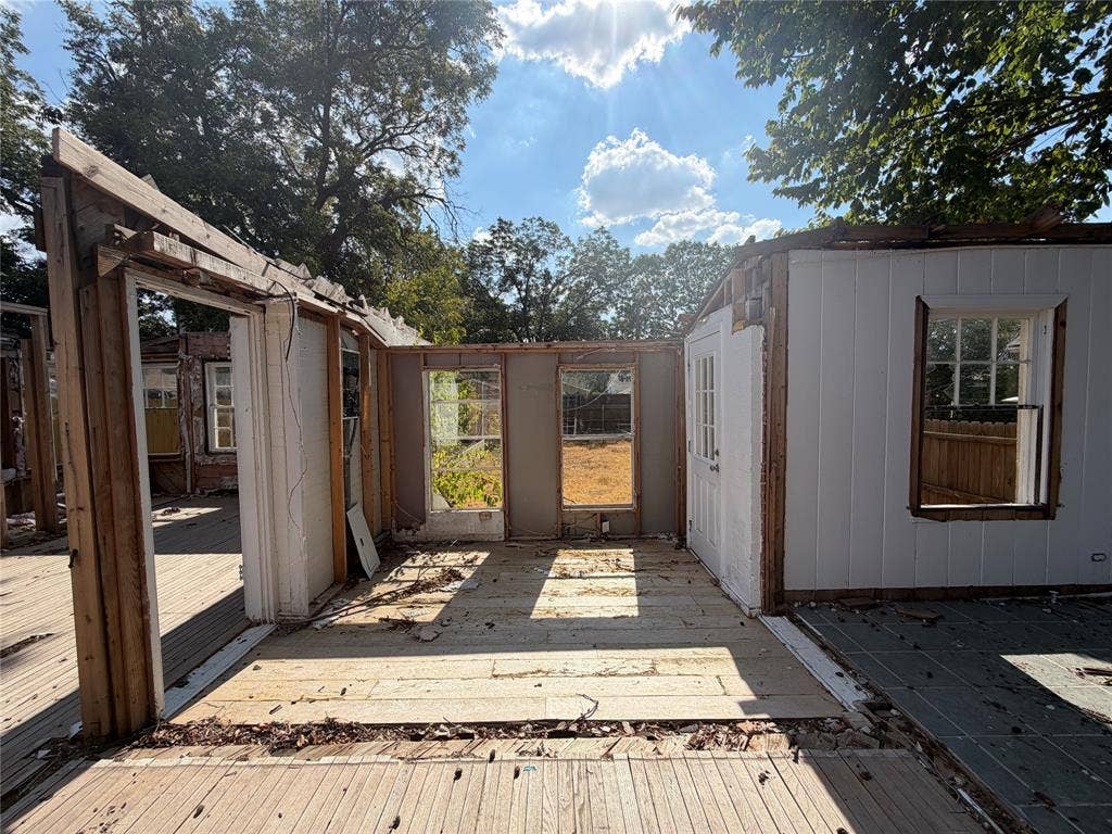 7131 Thurston Drive, Dallas, TX 75235 7131 Thurston Drive, Dallas, TX 75235