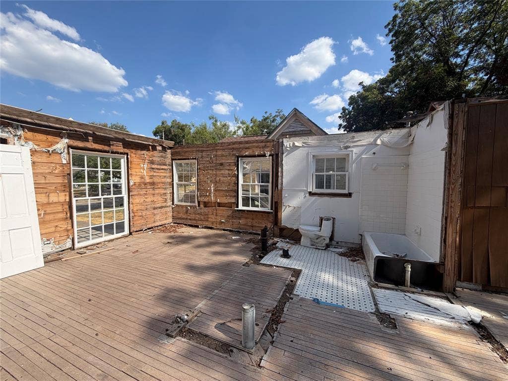 7131 Thurston Drive, Dallas, TX 75235 7131 Thurston Drive, Dallas, TX 75235